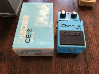 Boss Ce - 2 Chorus Vintage Guitar Effects Pedal - Mij W Box