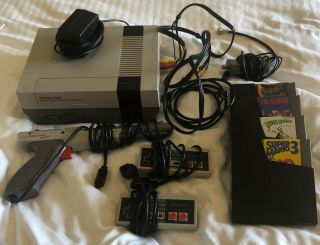 Vintage 1985 Nintendo Nes - 001 Console 2 - Controllers Zapper 5 - Games Power Cord