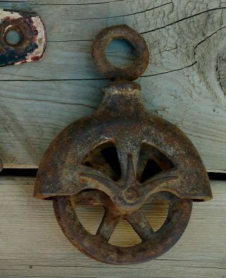 Rare Small Antique Cast Iron Yard Barn Pulley 4 - 5/8 "