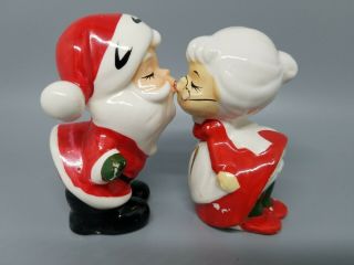 Vintage Kissing Santa And Mrs Claus Salt And Pepper Shakers Japan Sticker