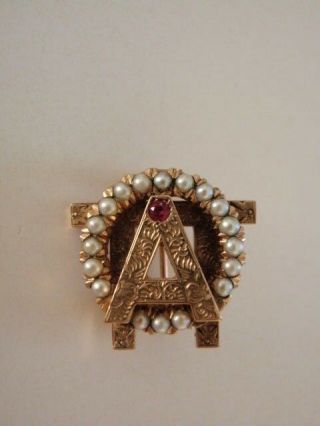 Usa Sorority Pin Alpha Omicron Pi.  Made In Gold.  Ruby.  1940.  Named.  Berkley.  289