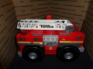 Tonka Fire Rescue 33 Fire Engine W/ Ladder & Siren Crank Handle 2010 Hasbro