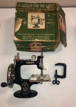 Vintage Singer Miniature Sewing Machine W/ Box Estate Find