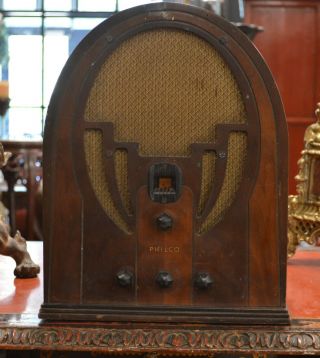 Vintage Philco Model 60 Baby Grand Cathedral Radio