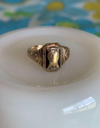 Vintage Ladies 10k Gold Class Ring 1943 Size 5.  5 2.  7 Grams