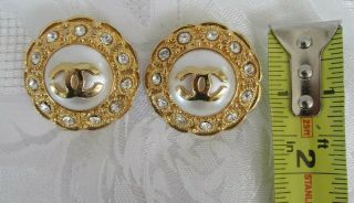 CHANEL Rhinestone Faux Pearl Cluster Clip - On Earrings Brushed Gold Tone Vintage. 2