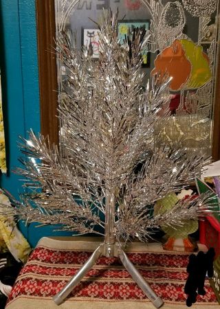 30 " Vintage Aluminum Mid - Century Tinsel Christmas Tree With Stand 20 Branches