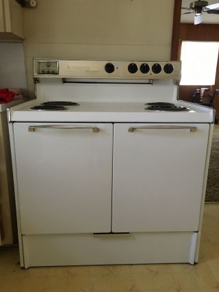 Vintage Frigidaire Oven/stove/range 1960 
