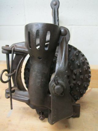 Vintage Primitive Cast Iron Hand Crank Corn Sheller Walnut Husker