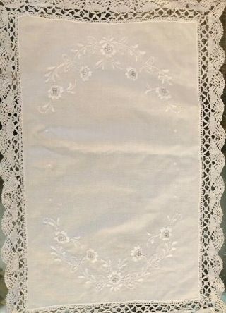 Set of 8 Vintage Place Mats Crocheted Lace Scalloped Edge.  Off White 3