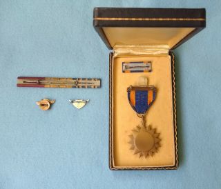 WWII US Navy Marine Corps Air Medal - cased - Ribbon bar - Aircrew pin 2