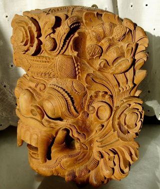 OLD VINTAGE INDONESIAN HIGHLY CARVED HEAVY WOOD FACE MASK WALL HANGING 2