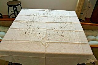 Vtg Madeira w tag Cutwork White Linen Hand Embroidered Tablecloth Oval 65 x 69 2