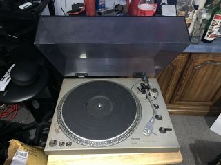Plays Great.  Vintage Technics Sl - 1650 Direct Drive Automatic Turntable System
