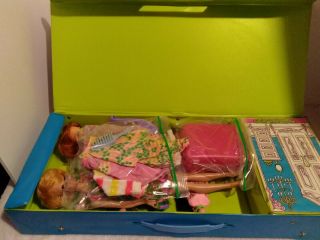 Vintage 1971 Topper Toys Dawn and Her Friends Doll Case 5 Dolls and Cloths 2