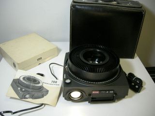 Vintage Kodak Carousel 35mm Slide Projector 700 W/ Carousel/case/remote