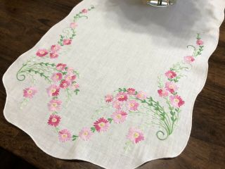 Vtg Hand - Embroidered Pink Daisy Floral Dresser Scarf Or Table Runner (rf992)