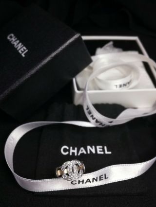 Vintage Chanel 18k 750 White Gold Diamond Cc Pinky Finger Ring