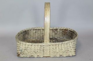 A FINE LATE 19TH C ONE HANDLE GATHERING BASKET IN IVORY WHITE PAINT 3