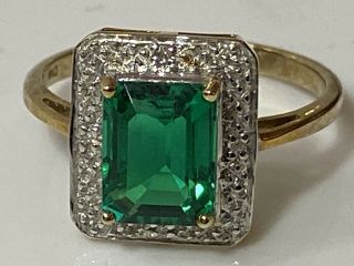 Vintage Solid 9ct Yellow & White Gold,  Emerald Cut & Diamond Solitaire Ring 2.  7g