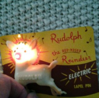 VINTAGE LIGHT UP RUDOLPH THE RED NOSE REINDEER PIN LAPEL ON CARD 2