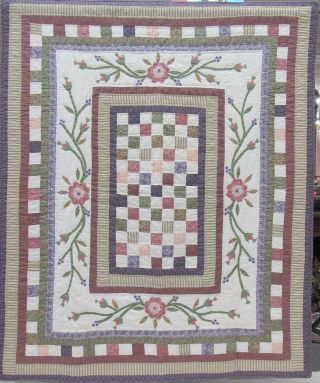 Vtg Hand Made Quilt W/flowers Applique Patchwork Squares & Patterns 51x61