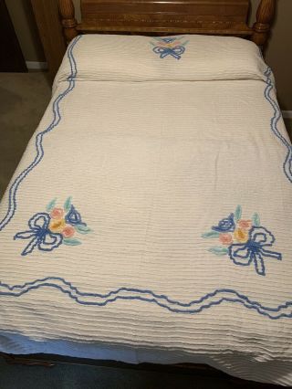Vintage White With Blue Trim Chenille Bedspread - Full/queen