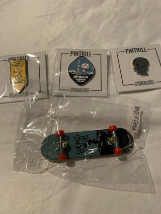 SDCC 2019 Snoopy Enamel Pin Set with Peanuts Fingerboard Steven Cards 2
