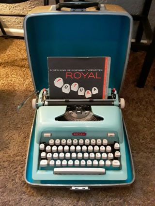 Vtg Blue Royal Futura 800 Portable Typewriter Case Key Retro Mid - Century Modern
