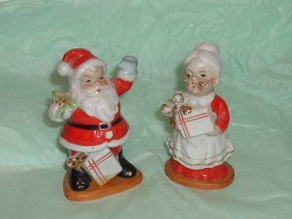 Vtg Mr & Mrs Santa Claus With Xmas Package Salt And Pepper Shakers