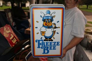 Vintage Freeze Bee Frozen Soda Pop Slushy Gas Oil 22 " Lighted Clock Sign