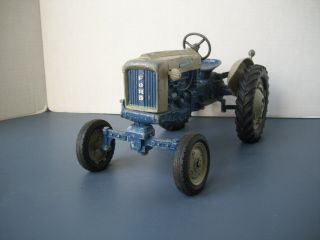 Vintage Hubley Ford 4000 Farm Tractor.  3 Point Hitch,  Wide Front.  1/12 Scale.