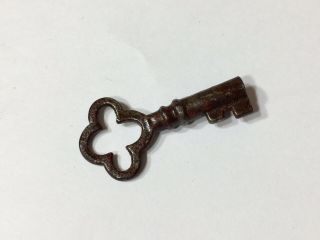 Antique Vintage Old Small Clover Skeleton Key Jewelry Necklace Charm Steampunk