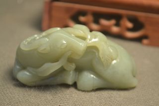 Chinese Vintage Sinkiang Old Jade Lucky Beast Holding Bunch Peach Carving Lzk401
