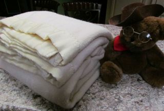 Vtg Acrylic Ivory Soft Warm Fuzzy Cuddly Blanket 82x85 Full Queen Satin Binding