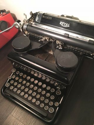 Vintage ROYAL Brand Model 10 Typewriter 2