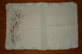 Vintage Set Of 5 Embroidered Cut Out Iris Placemats Ecru With Beige Stitches