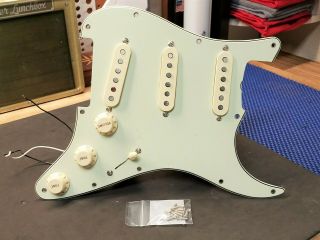 2019 Fender Robert Cray Strat Loaded Pickguard Green Vintage 60 