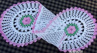 Gorgeous Vintage White Crocheted Handmade Table Runner Doily Pink 3 - D Rosettes
