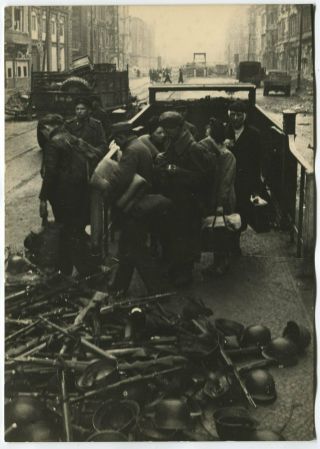 Wwii Large Size Press Photo: Abandoned German Firearms At Berlin U - Bahn Station
