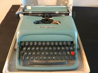 Vintage Olivetti Underwood Studio 44 Portable Typewriter W/case &
