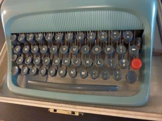 vintage olivetti underwood studio 44 portable typewriter w/case & 3