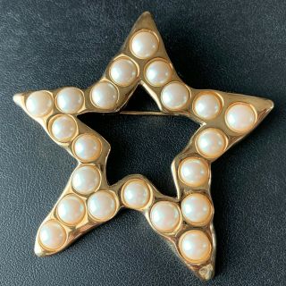 Signed Givenchy 1970s 80s Vintage Retro Gold Tone Star Pearl Brooch Pin 619