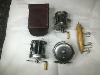 3 Vintage Reels (tripart,  Shakespeare,  Allright),  Leather Case And Wooden Lure
