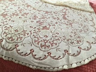 Vintage Ecru Oval Floral Lace Tablecloth 47” X 88”