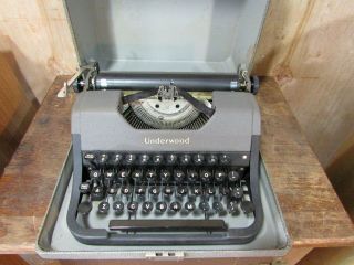 Vintage Underwood Portable Typewriter Carrying Case W/ Key