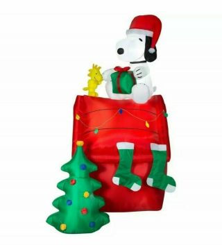 Snoopy Christmas Yard Display Peanuts Lighted Airblow Inflatable Dog House 8.  5 