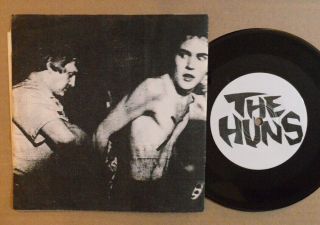 Punk 7 " 45 - The Huns - Busy Kids /glad He 