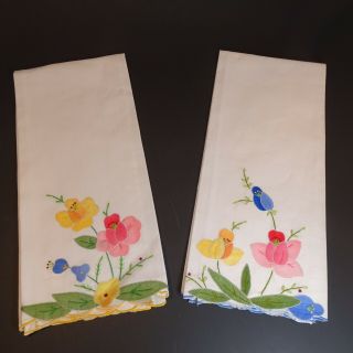2 Vintage Hand Guest Tea Towels Embroidered Applique Fingertip Flower Floral Set