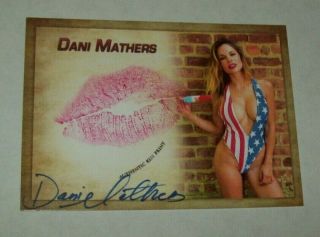 2018 Collectors Expo Playboy Model Dani Mathers Autographed Kiss Print Card